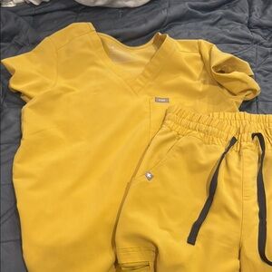 FIGS light gold xs Catarina and xsp Zamora.